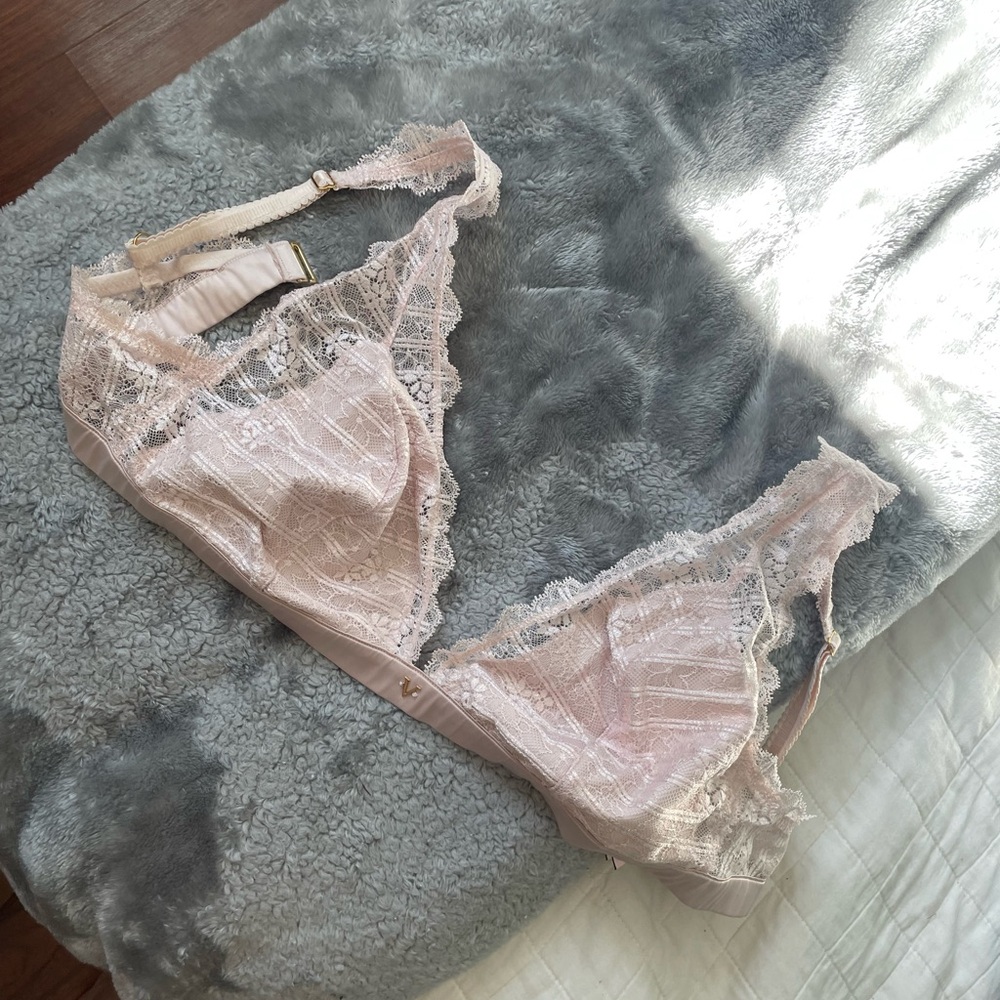 Victoria's Secret Lace Bralette in Light Pink